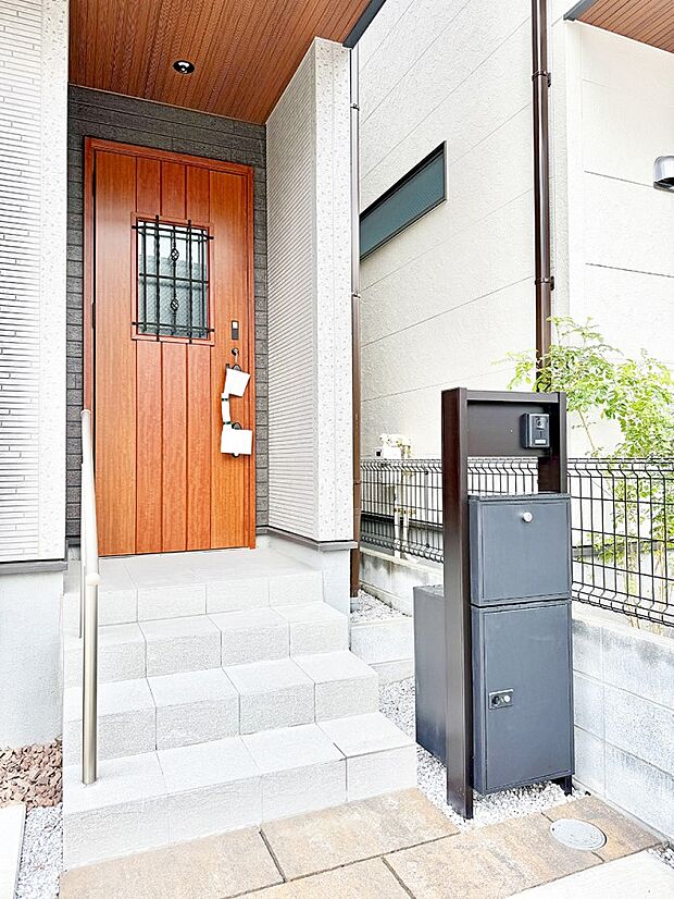 玄関はお家の顔!おしゃれな玄関アプローチでお客様をお迎え!