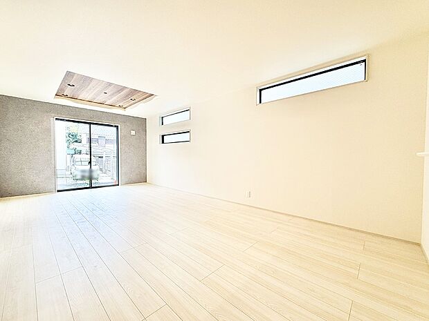 陽ざしが射し込む明るいLDK  