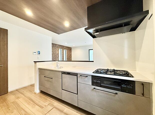 ■シンプルで機能的、毎日使いやすいキッチン