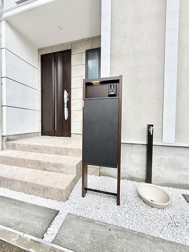 ■不在時でも荷物が受け取れる便利な宅配ボックス