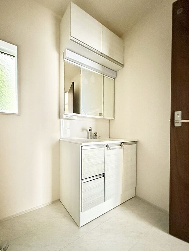 ■明るい洗面所は毎朝の歯磨きも楽しくできちゃいそうです♪