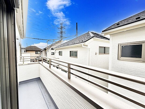 ■ 自然を身近に感じる、開放的なバルコニー