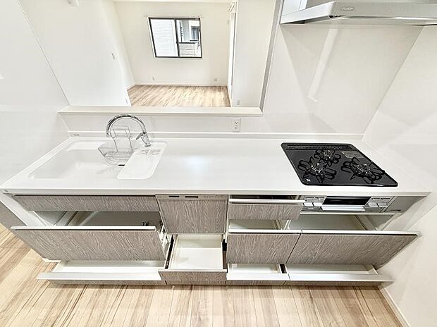 ■シンプルで機能的、毎日使いやすいキッチン