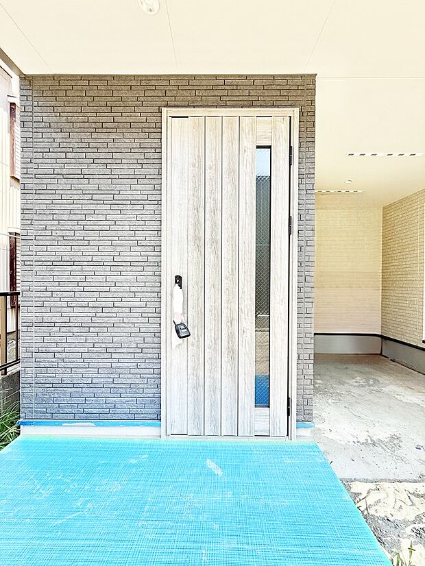 ■ シンプルで美しく、住まいの第一印象を彩る玄関です