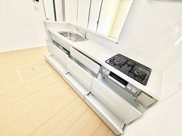 ■シンプルで機能的、毎日使いやすいキッチン