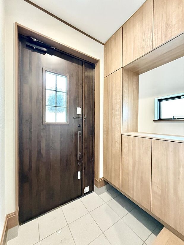 ■ 毎日を気持ちよく迎える、明るく温もりのある玄関