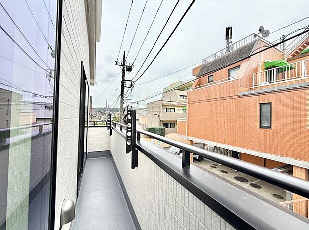 ■ 自然を身近に感じる、開放的なバルコニー