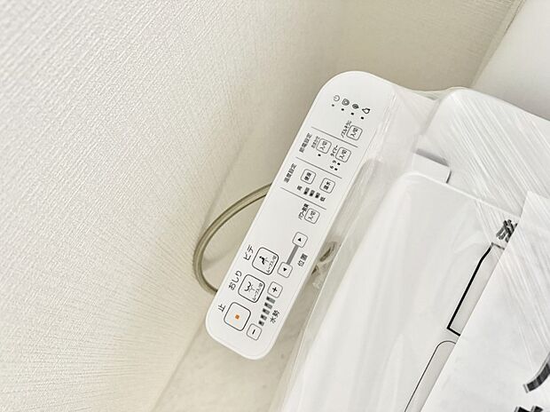 ■温水洗浄で快適、清潔感が保たれるシャワートイレ