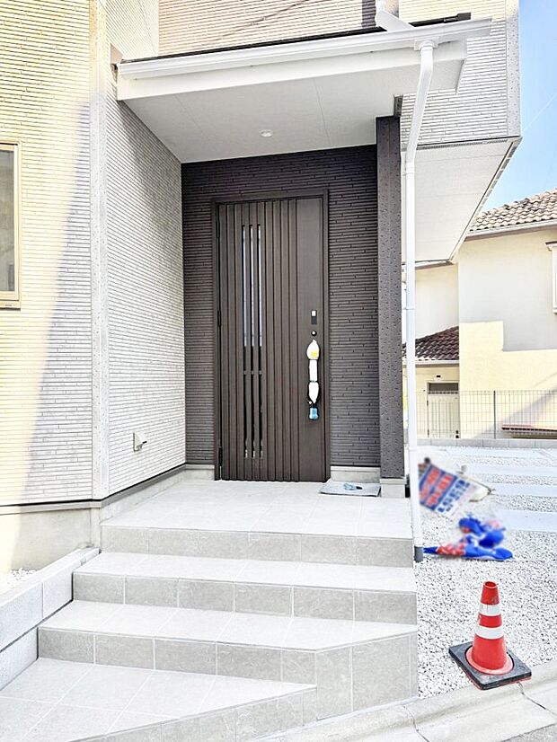 ■ 心地よい暮らしへとつながる、温かい玄関