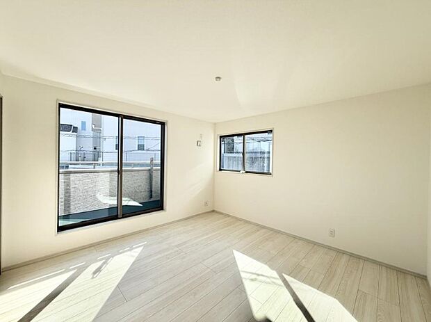 ■大きな窓は開放感があり、明るさ通風バッチリです