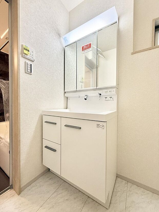 ■明るい洗面所は毎朝の歯磨きも楽しくできちゃいそうです♪