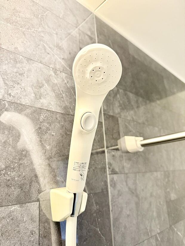 ■手元で簡単に止水できるため、水の無駄遣いを減らすことができます。