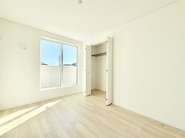 ■シンプルな空間で、収納付きベッドやデスクなど、多機能な家具を活用しやすいです