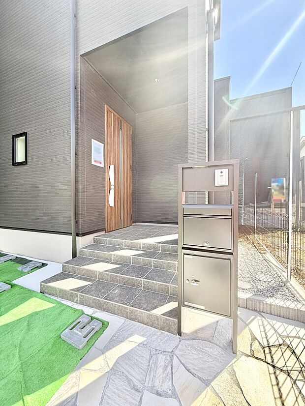 玄関はお家の顔!玄関アプローチでお客様をお迎え!