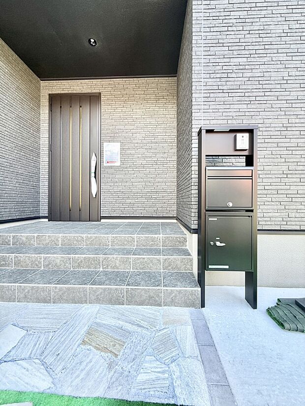 玄関はお家の顔!玄関アプローチでお客様をお迎え!