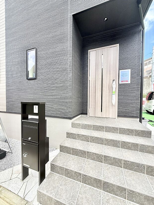 玄関はお家の顔!玄関アプローチでお客様をお迎え!