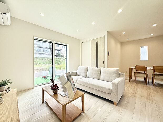 インテリアを考えるのが楽しみな広いリビングです!