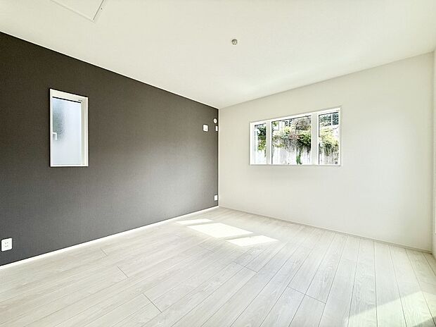 2面採光で明るい居室!