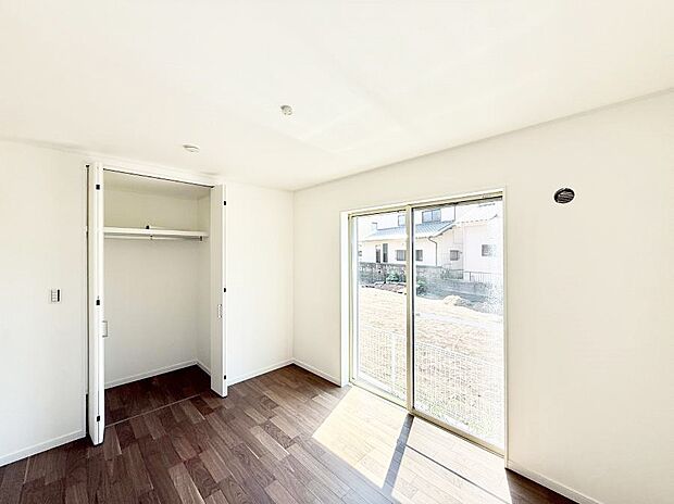 ■シンプルな空間で、収納付きベッドやデスクなど、多機能な家具を活用しやすいです