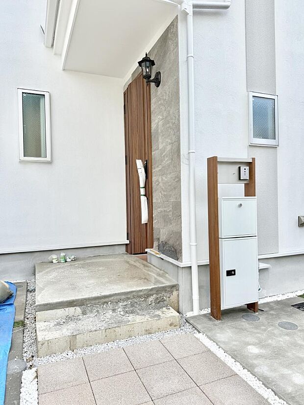 ◆表札・インターホン・ポストを一つに集約!玄関アプローチすっきり♪