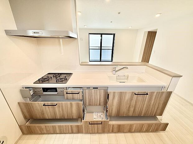 ■シンプルで機能的、毎日使いやすいキッチン