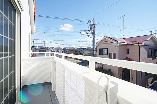 ■ 自然を身近に感じる、開放的なバルコニー