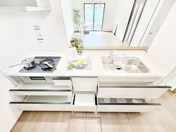 ■シンプルで機能的、毎日使いやすいキッチン