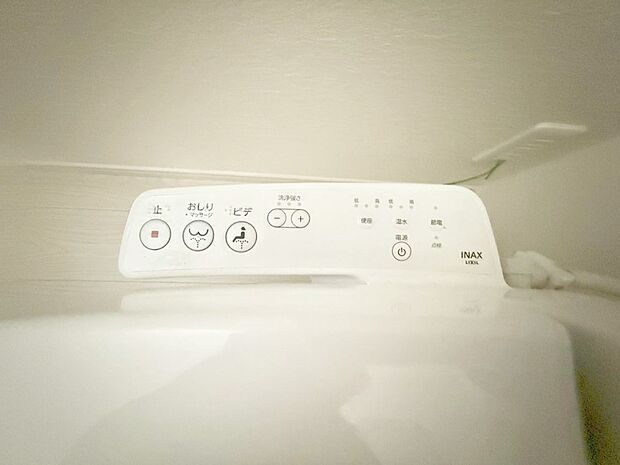 ■温水洗浄で快適、清潔感が保たれるシャワートイレ