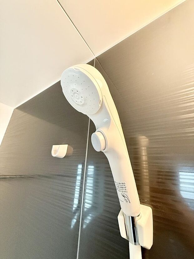 ■手元で簡単に止水できるため、水の無駄遣いを減らすことができます。