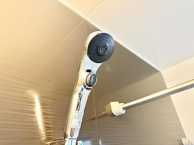 ■手元で簡単に止水できるため、水の無駄遣いを減らすことができます。