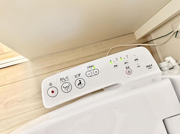 ■温水洗浄で快適、清潔感が保たれるシャワートイレ