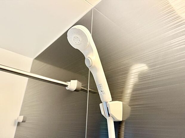 ■手元で簡単に止水できるため、水の無駄遣いを減らすことができます。