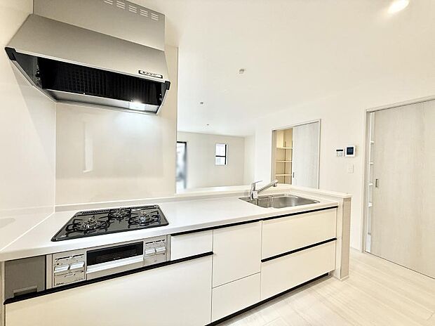 ■シンプルで機能的、毎日使いやすいキッチン