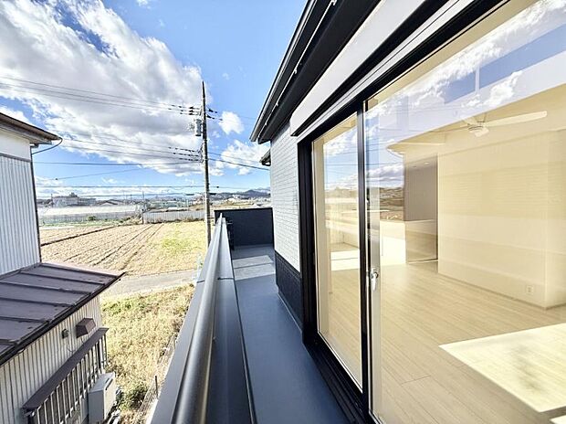 ■ 季節の移ろいを感じられる開放的な空間です