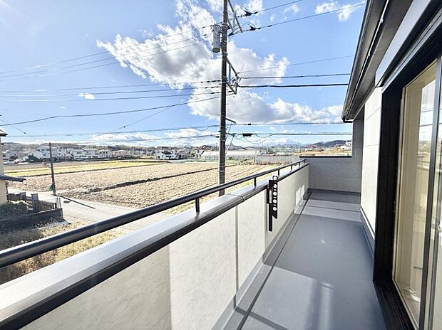 ■ 自然を身近に感じる、開放的なバルコニー