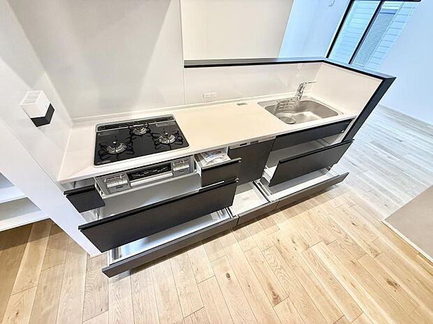 ■シンプルで機能的、毎日使いやすいキッチン