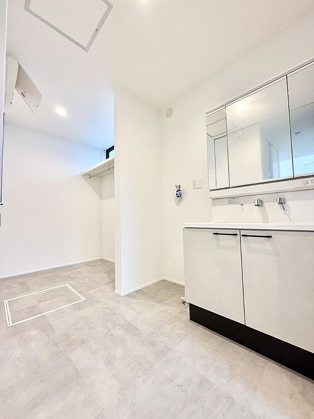 ■明るい洗面所は毎朝の歯磨きも楽しくできちゃいそうです♪