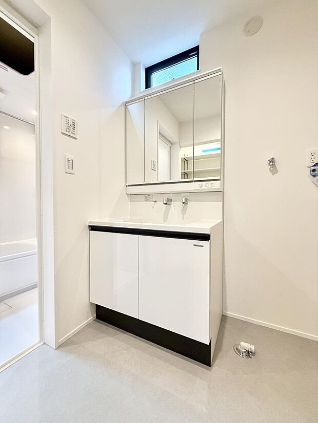 ■明るい洗面所は毎朝の歯磨きも楽しくできちゃいそうです♪