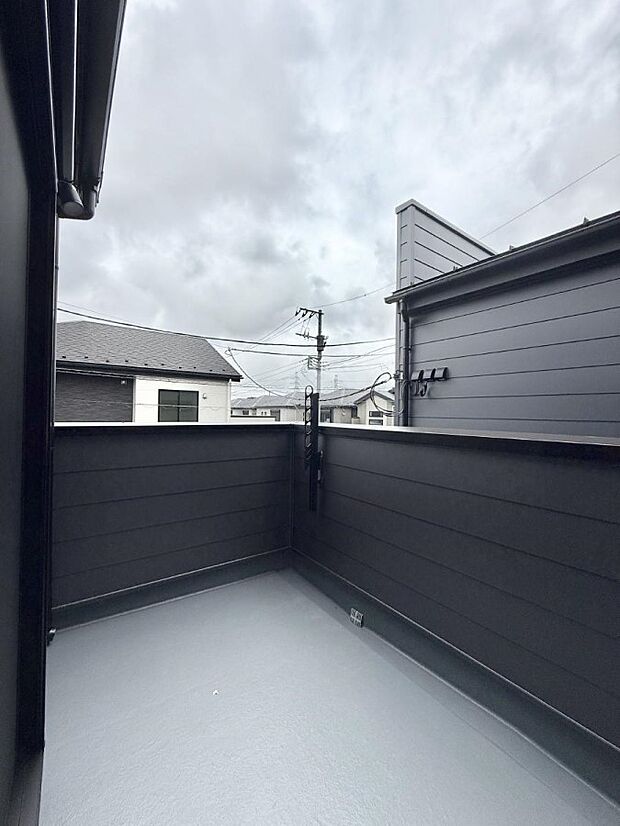 ■ 心地よい風と光を感じる、くつろぎのバルコニー