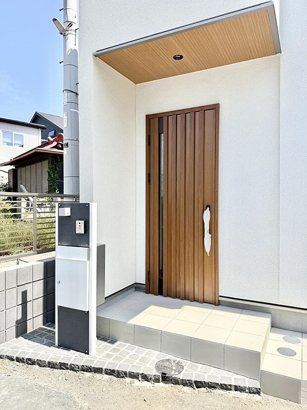 ■ シンプルで美しく、住まいの第一印象を彩る玄関です