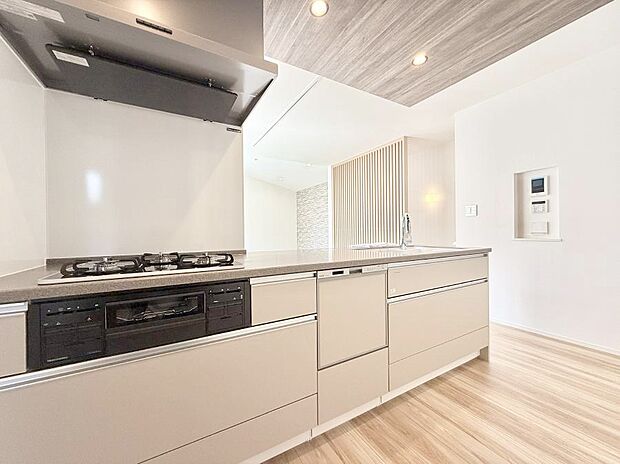 ■シンプルで機能的、毎日使いやすいキッチン