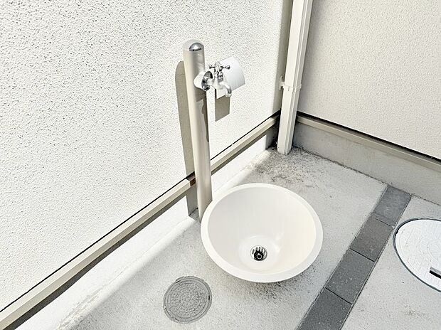 ■ガーデニングや洗車などの際に大活躍な屋外立水栓  