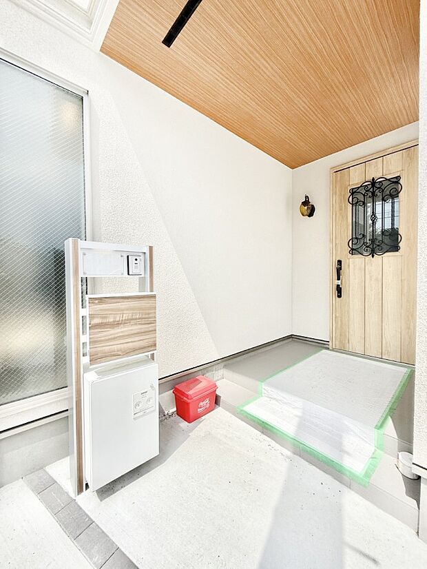 ■ シンプルで美しく、住まいの第一印象を彩る玄関です