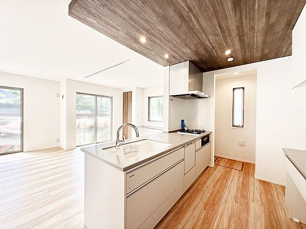 ■家族の絆を深める、温もりのあるキッチン