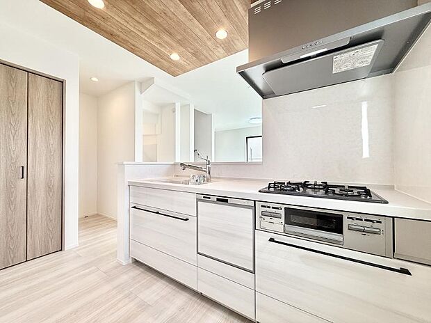 ■シンプルで美しく心地よい時間を生むキッチン空間