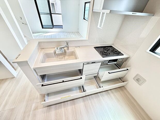 ■シンプルで機能的、毎日使いやすいキッチン