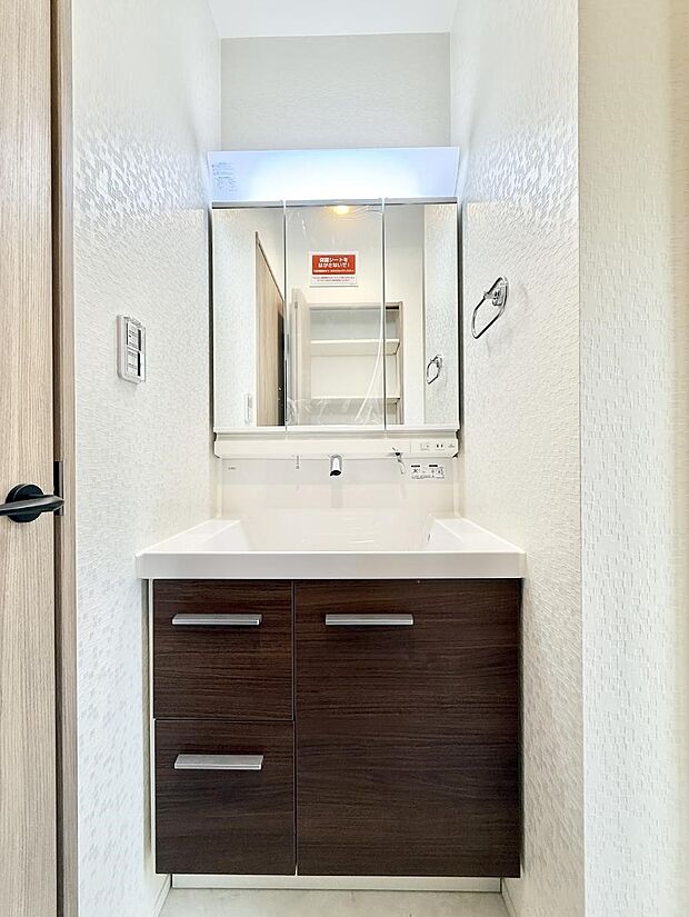 ■明るい洗面所は毎朝の歯磨きも楽しくできちゃいそうです♪