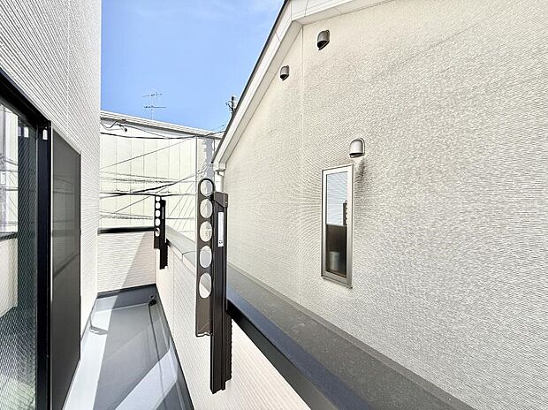 ■ 心地よい風と光を感じる、くつろぎのバルコニー