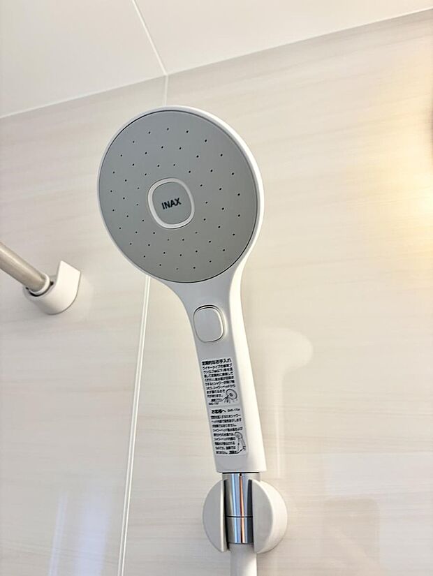 ■手元で簡単に止水できるため、水の無駄遣いを減らすことができます。