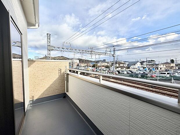 ■ 心地よい風と光を感じる、くつろぎのバルコニー